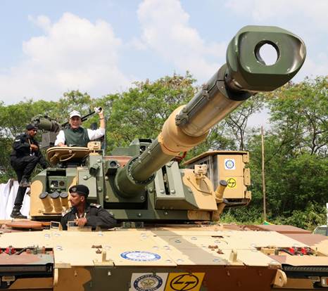 Defence Minister-led Consultative Committee on Defence visits ARDE in Pune